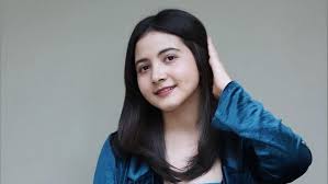 Suara Setelah Video 1 Menit 14 Detik Viral, Bulan Sutena Akhirnya Buka Suara Discover the latest bulan 14detik video showcasing her stunning saree styles and viral moments.